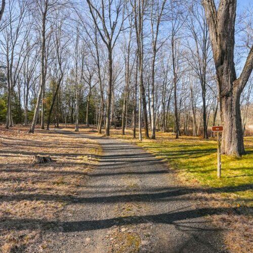 Scenic Private 2-Mile Trail Roadside Estate